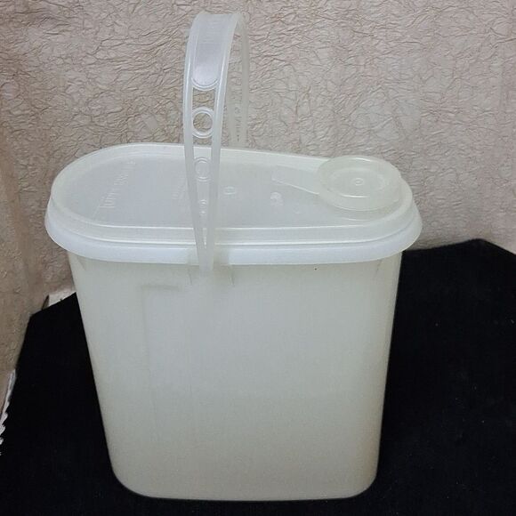 2 Pc Tupperware # 459-4 Cereal Keeper, And #5871-1 Qt. Pitcher - Picture 2 of 13